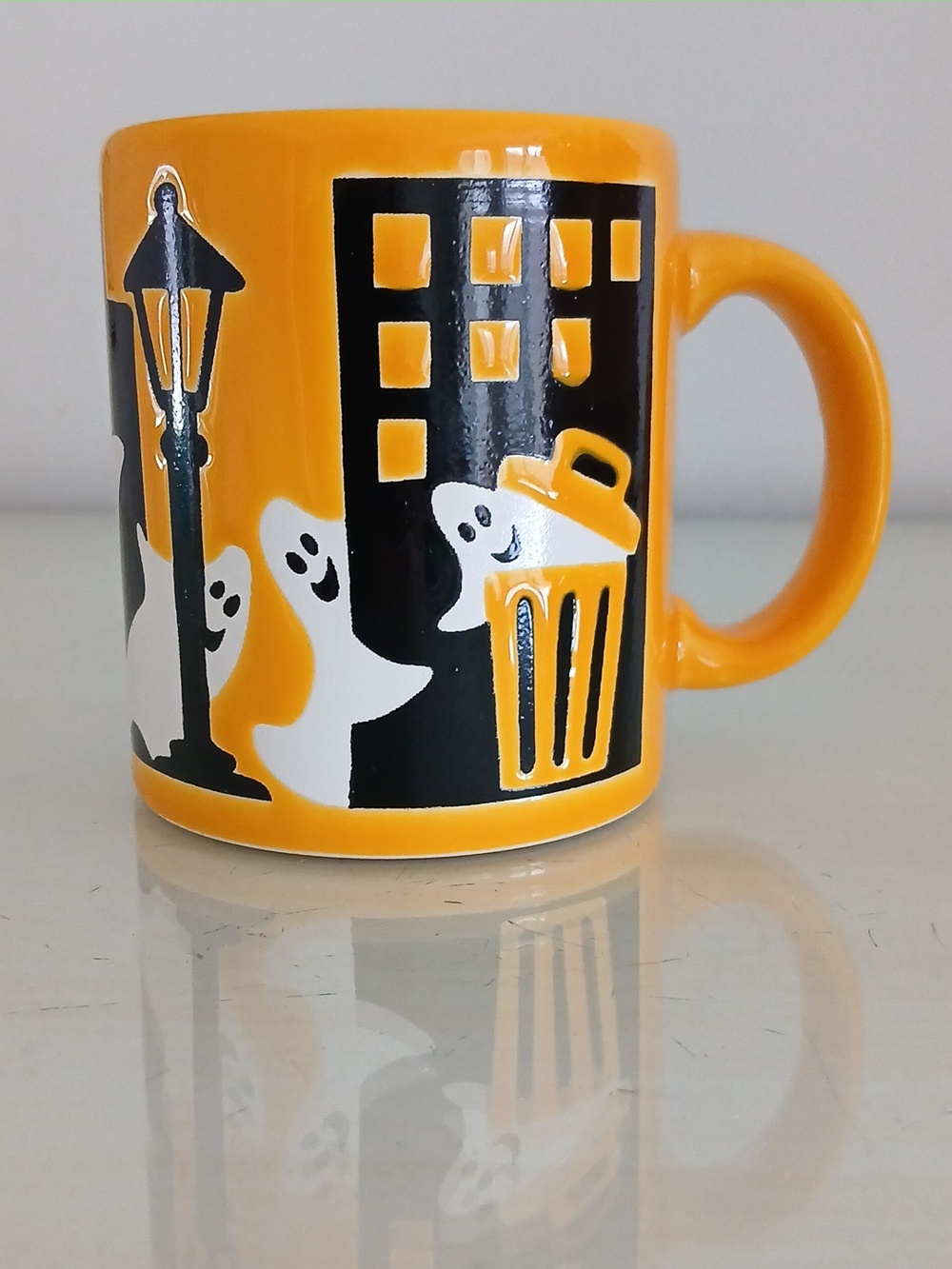 Waechtersbach Spain Halloween Ghosts Haunting City Yellow Mug 12 oz